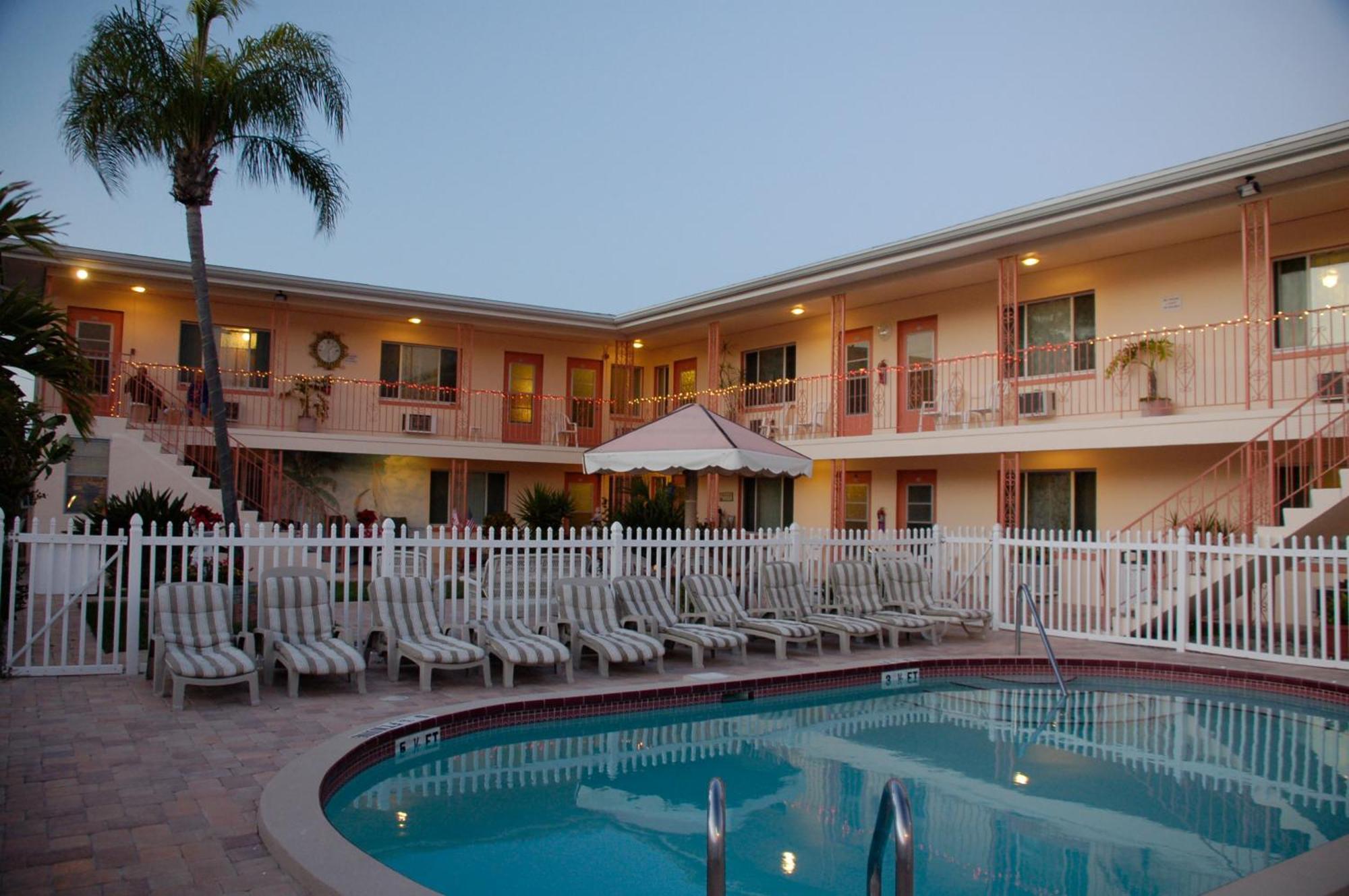 Carlton House Motel And Suites St. Pete Beach Εξωτερικό φωτογραφία